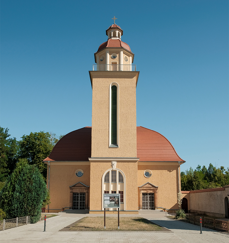 Frontansicht der Kirche_bearbeitet_klein